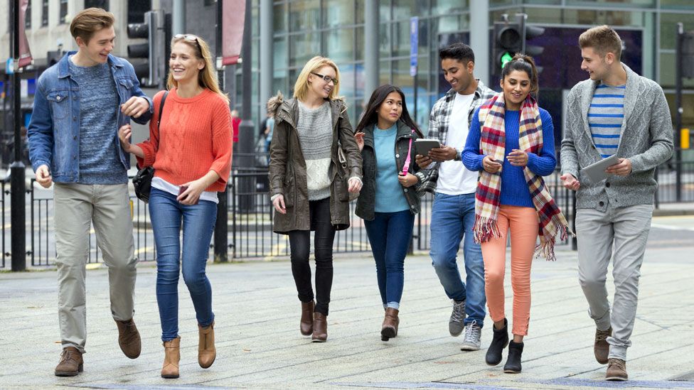 Overseas students 'add £20bn' to UK economy - BBC News